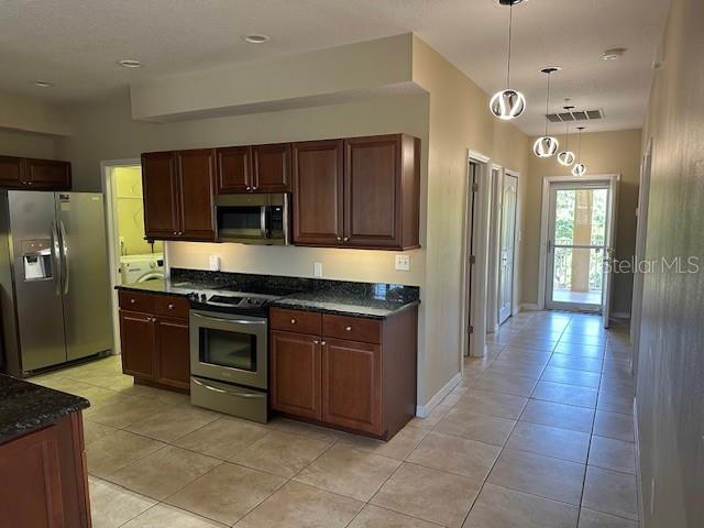 Building Photo - 606 Wells Ct