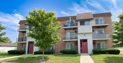 Building Photo - 2406 Marquette Rd