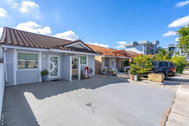 Building Photo - 2140 W 53rd St