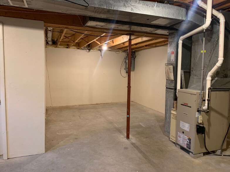 Building Photo - 2216 Woodrow Way