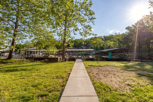 Building Photo - 70 Water Oak Ln