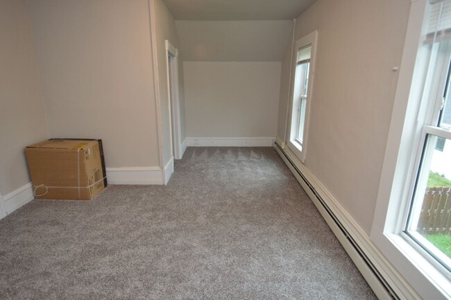 Building Photo - Updated 5 Bedroom House for Rent Near Downtown!
