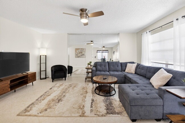 Building Photo - 173 Flanders C