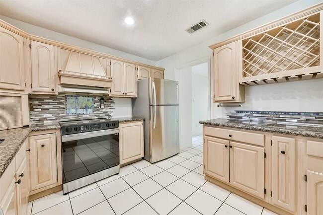 Building Photo - 807 Stadium Cir