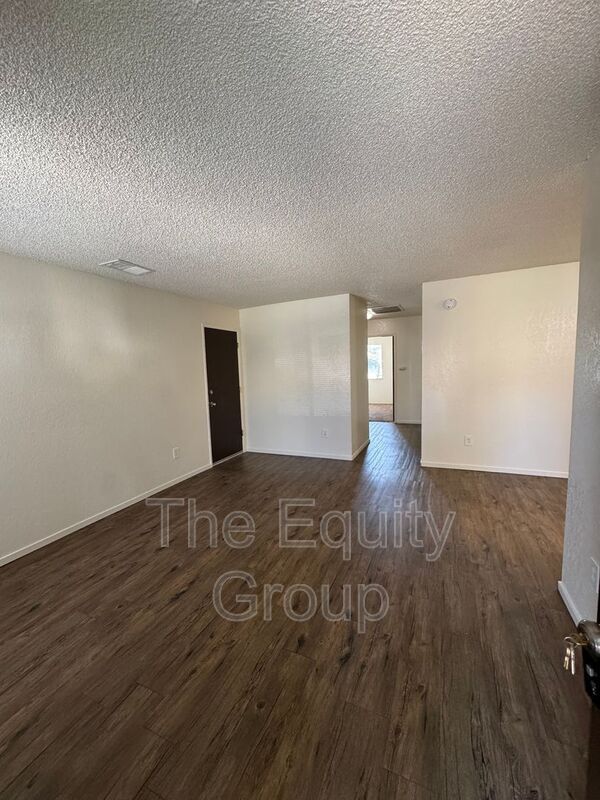 Building Photo - 3533 S County Center Dr