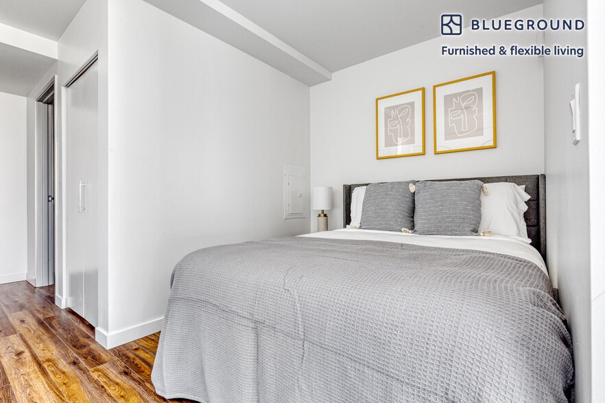 Building Photo - 12258 NE 12th Ln