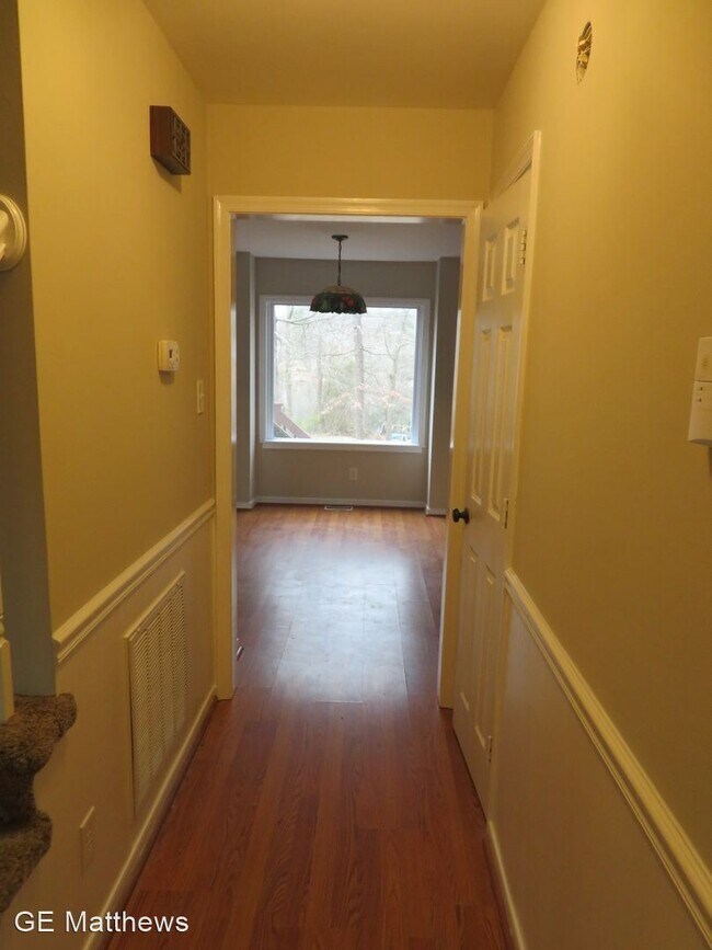 Building Photo - 4 br, 2.5 bath House - 120 Lakeside Drive