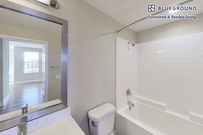 Building Photo - 1000 Lupine-SI FL2-ID12631A