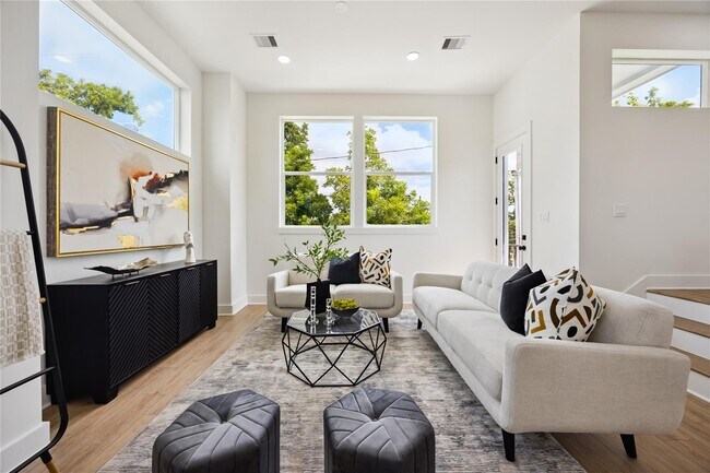 Building Photo - 835 D Rachel St