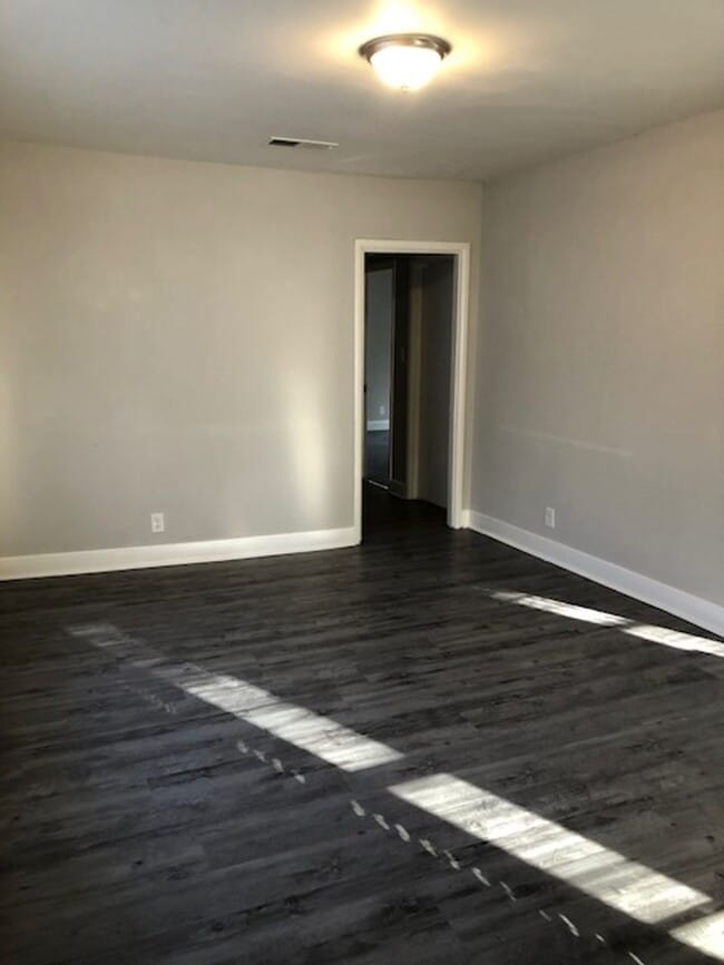 Building Photo - MOVE IN SPECIAL AVAILABLE! FIRST MONTH FREE!!