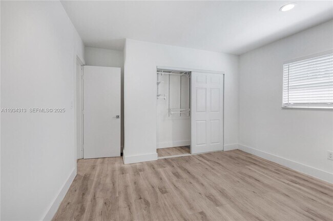 Building Photo - 2512 NE 182nd Terrace