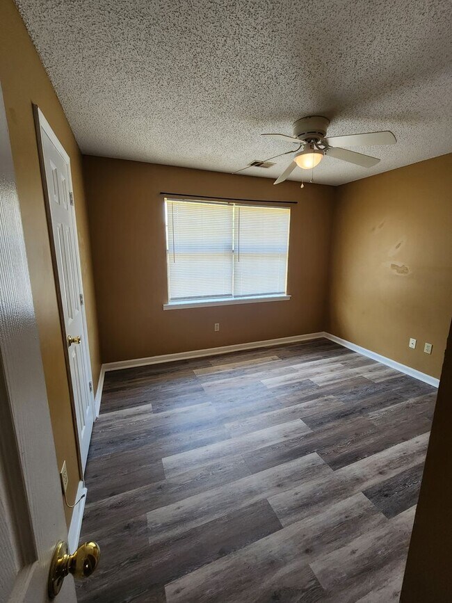 Building Photo - 102 Crosby Dr