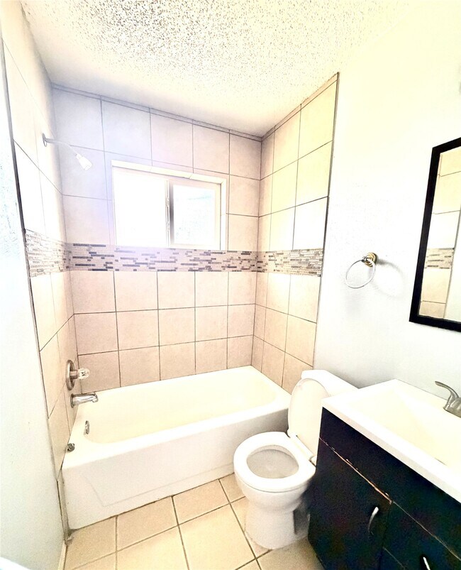 Building Photo - 7402 Alegria Dr