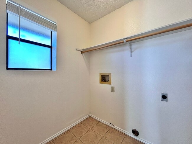 Building Photo - 1760 Horseshoe Cir