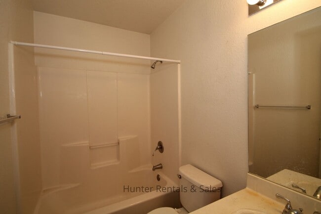 Building Photo - What's Not To Love?