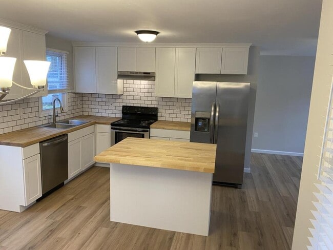 Building Photo - 3950 Briargate Ave