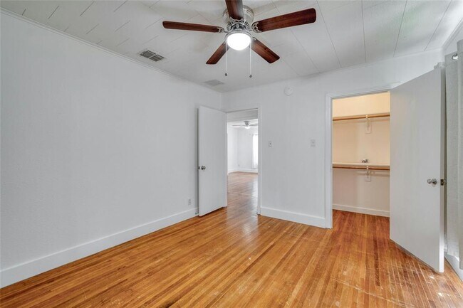 Building Photo - 511 Sloan St