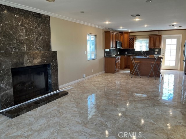 Building Photo - 135 Flower St