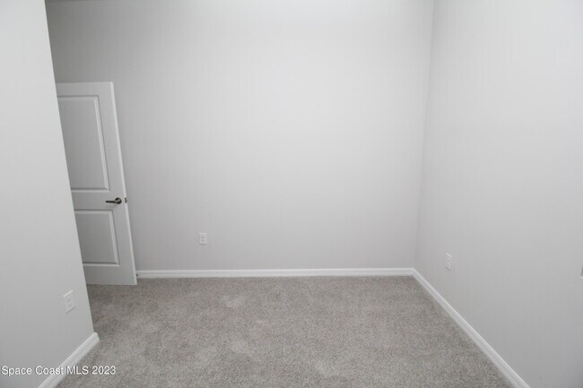 Building Photo - 743 Andrew St SE