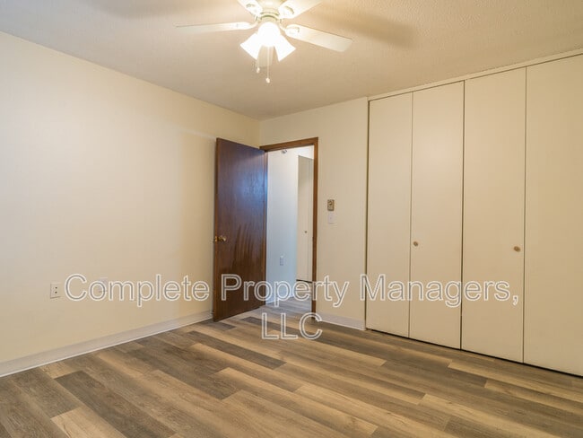 Building Photo - 302 Franke St