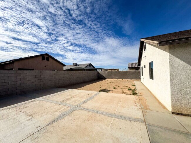 Building Photo - "Cozy 3-Bedroom, 2-Bathroom Home in San Luis!"