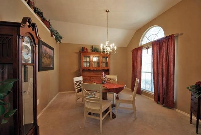Building Photo - 1717 Flatwood Dr