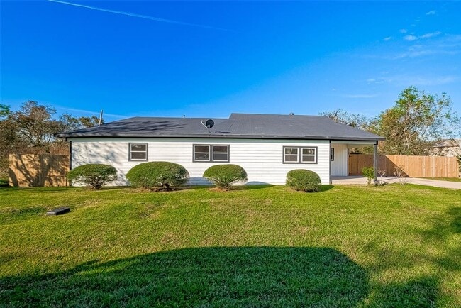 Building Photo - 4104 Scenic Dr