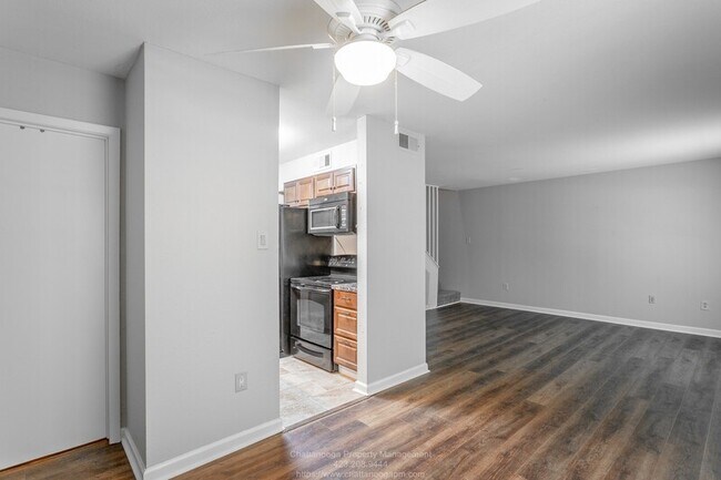 Building Photo - 900 Mountain Creek Rd