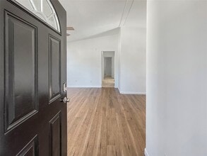 Building Photo - 11914 Kingslake Forest Dr