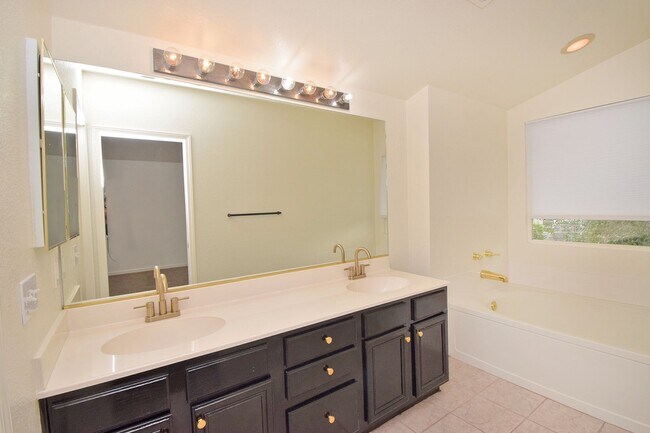 Building Photo - Caughlin Ranch Beauty Clean and Comfortable and Close to Shopping