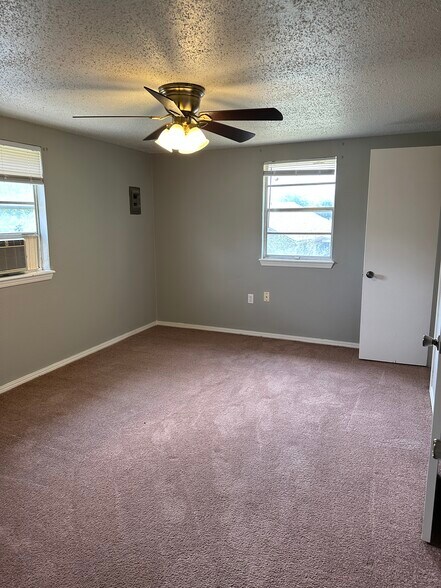 Building Photo - 313 N 4th St