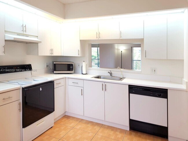 Building Photo - 12651 SW 16th Ct