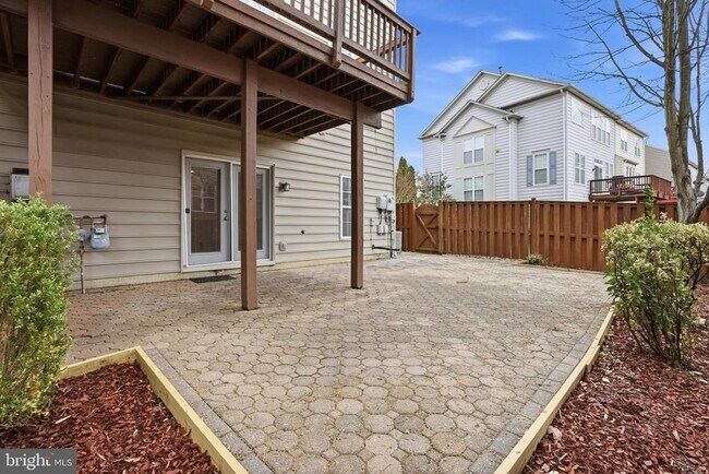 Building Photo - 6137 Manchester Park Cir