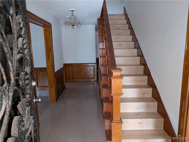 Building Photo - 10 S 20th Ave