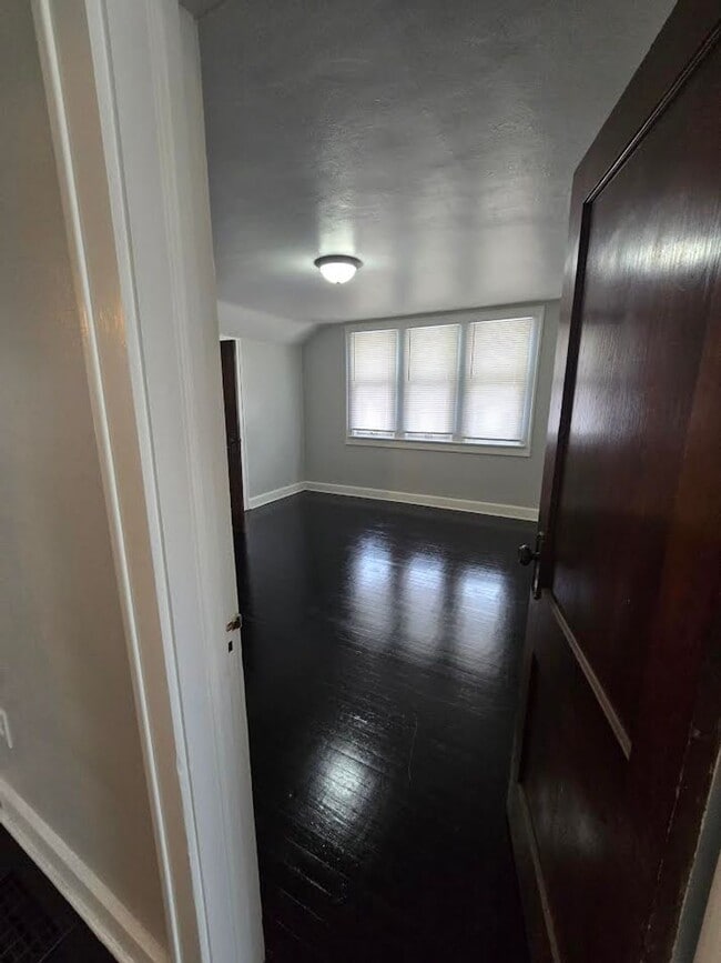 Building Photo - Three Bedroom Home located on Westside near 30th Street and MLK Drive
