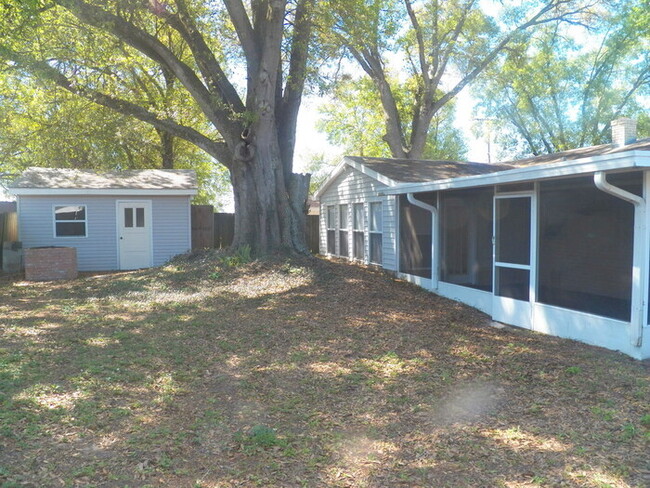 Building Photo - 3/1 Home W/ Fenced Yard/ Lanai!