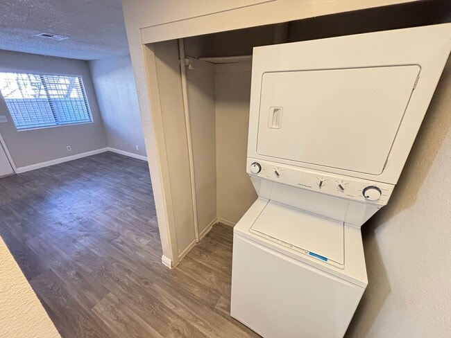 Building Photo - Beautiful 1Bed/1Bath home located in Craigmont Villas Community
