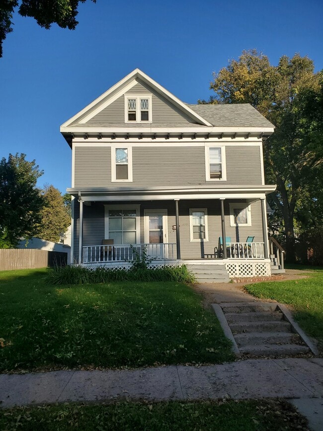 Building Photo - 220 N Prairie Ave