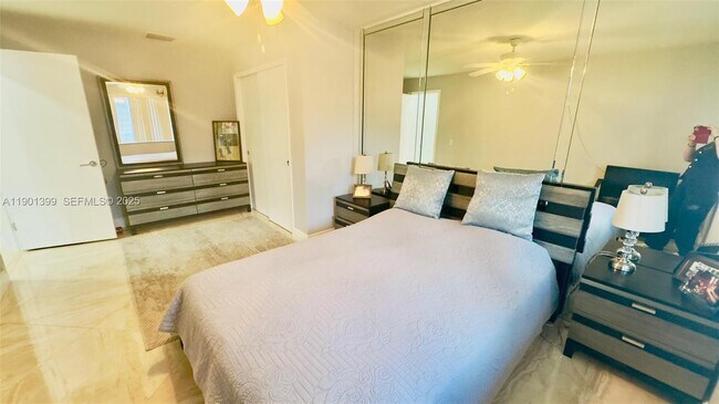 Building Photo - 329 SE 3rd St