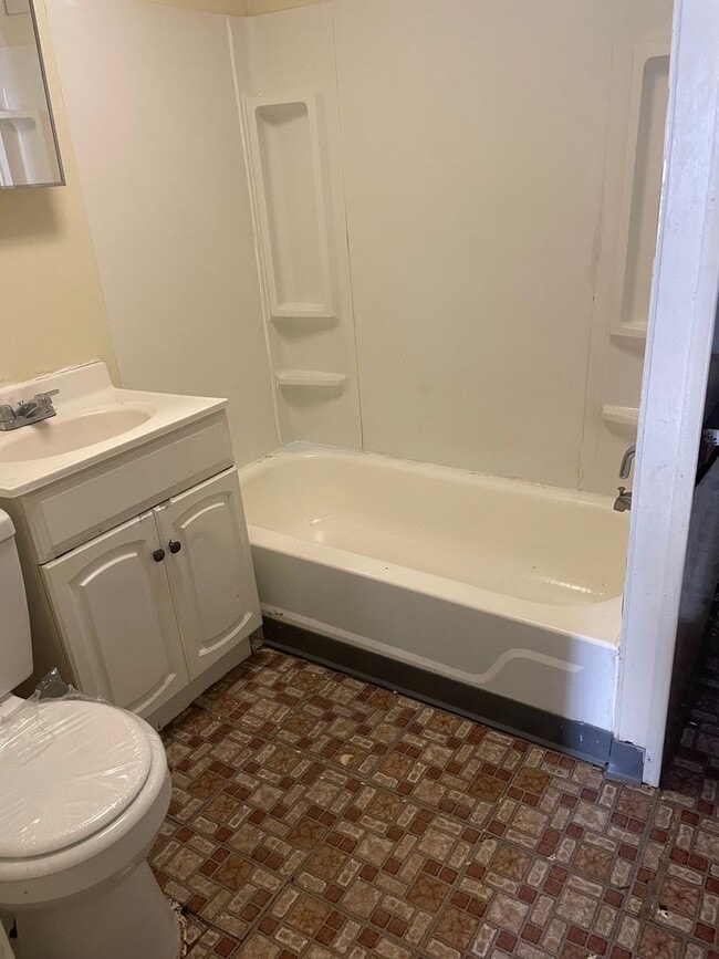 Building Photo - Beautiful and affordable