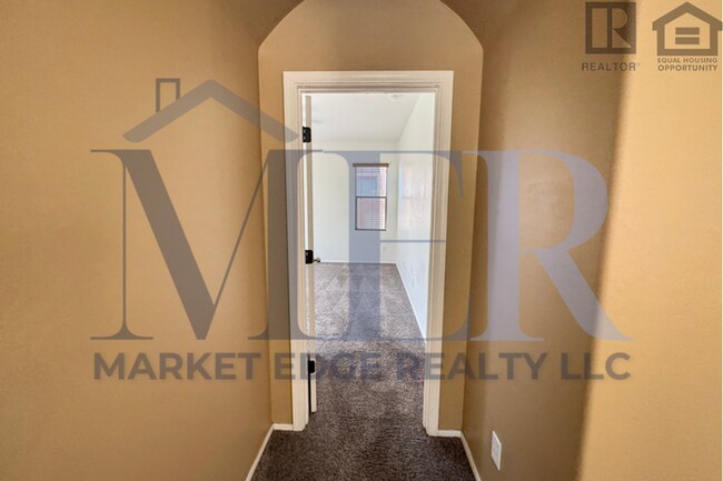 Building Photo - 3Bed/2Bath House in Buckeye! Ready for Immediate Move-In! -- FENCED-IN YARD!