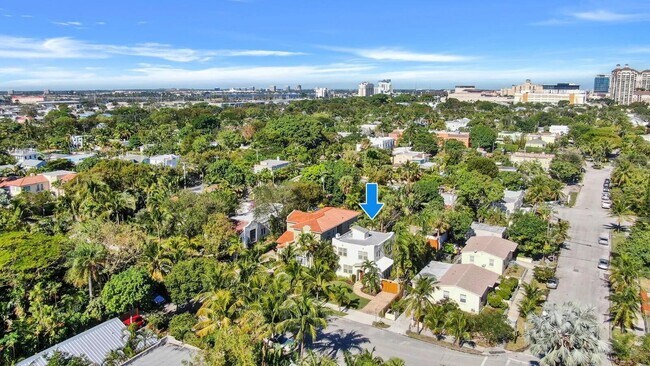 Building Photo - 607 Flamingo Dr