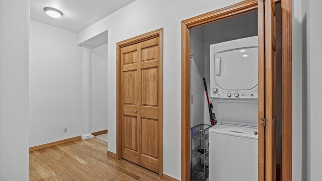 Building Photo - Charming 2-Bedroom Apartment in a Convenient Glenwood Springs Location