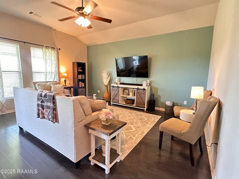 Building Photo - 209 Stanwell Ave