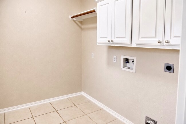 Building Photo - 16415 Burham Park Dr