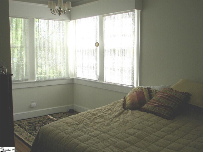 Building Photo - 101 W Augusta Pl