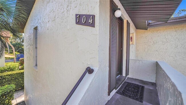 Building Photo - 501 E Bay Dr