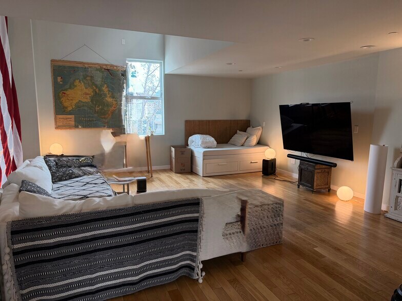 Living space with Tenants furniture - 2640 Lincoln Blvd