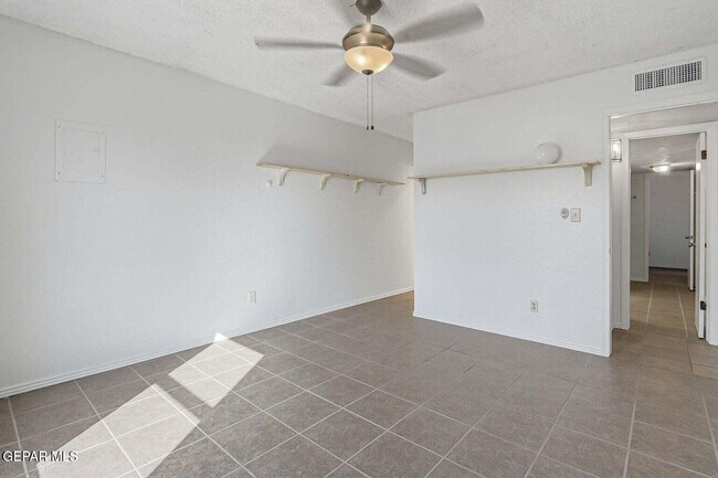 Building Photo - 10720 Sugarland Dr