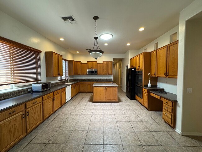 Building Photo - 4BD / 3BA Chandler Home for Rent!